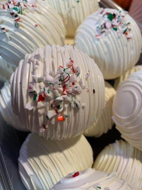 VT Hot Chocolate Bomb - White Chocolate Peppermint Hot Cocoa Ball