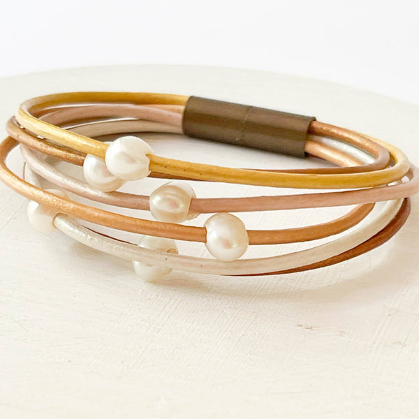 Nest Pretty Things - Pearl and  gold shimmer  bracelet Fall 23