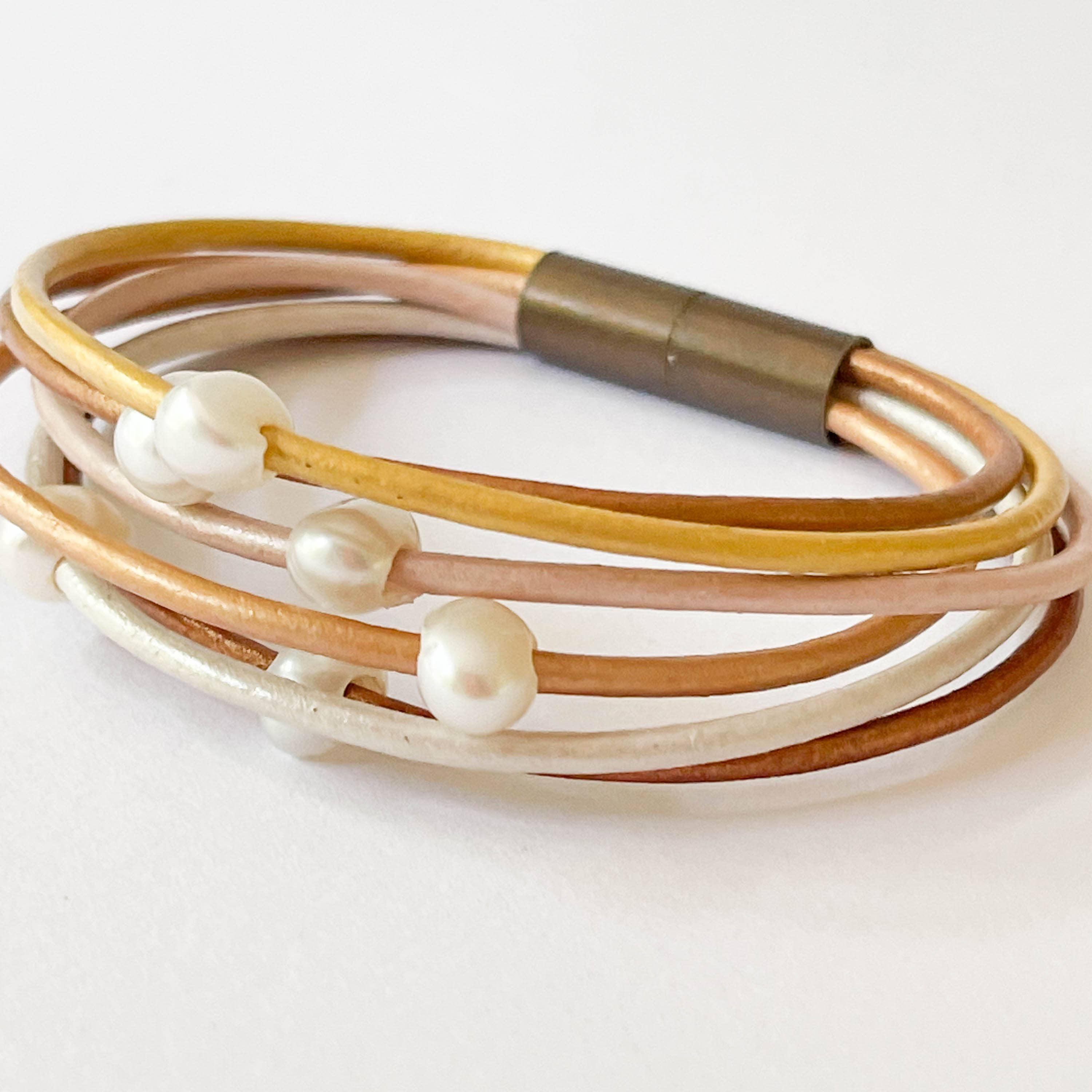 Nest Pretty Things - Pearl and  gold shimmer  bracelet Fall 23