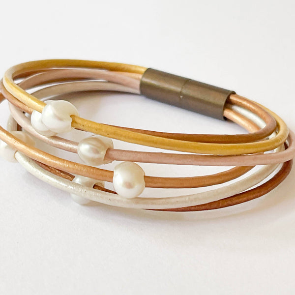 Nest Pretty Things - Pearl and  gold shimmer  bracelet Fall 23