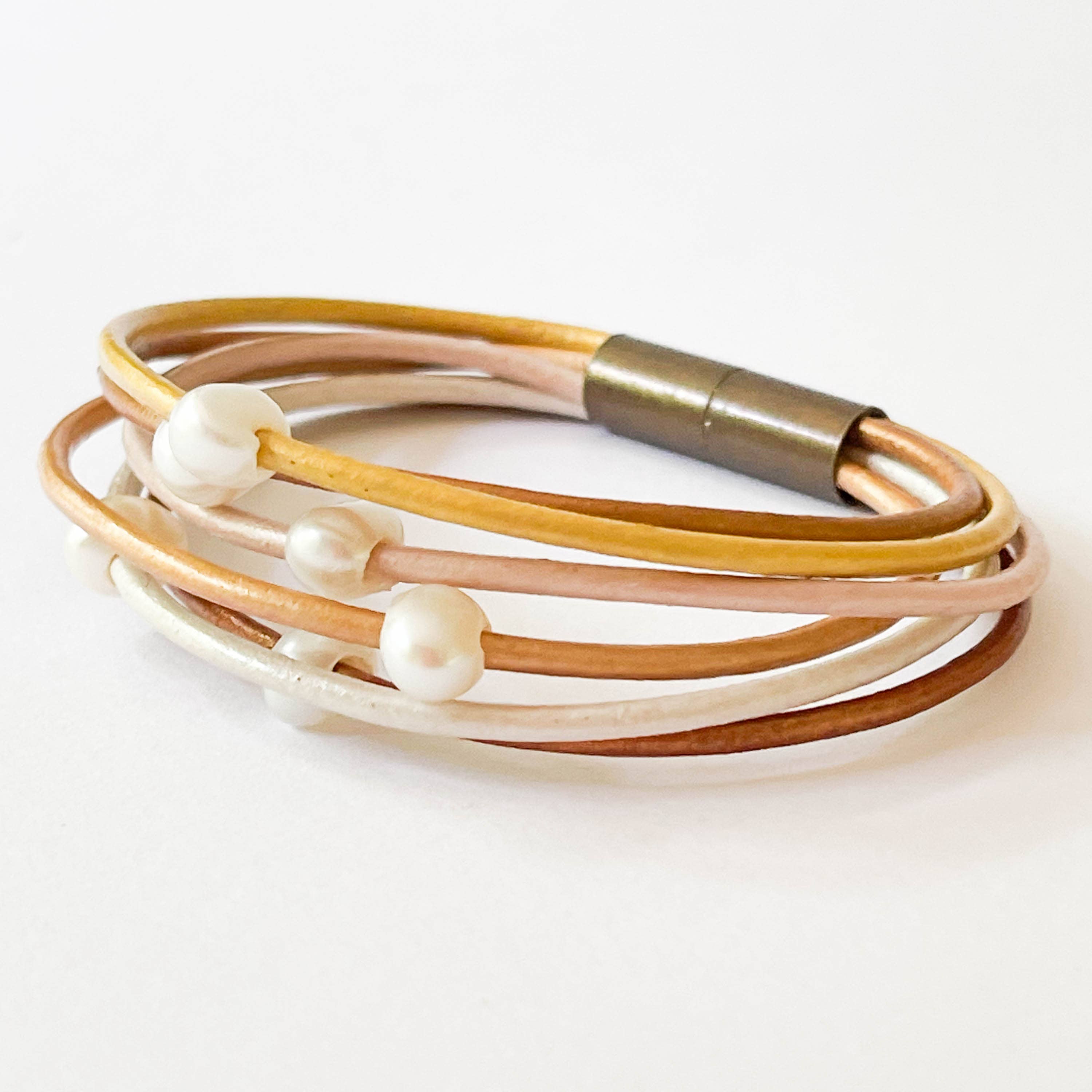 Nest Pretty Things - Pearl and  gold shimmer  bracelet Fall 23