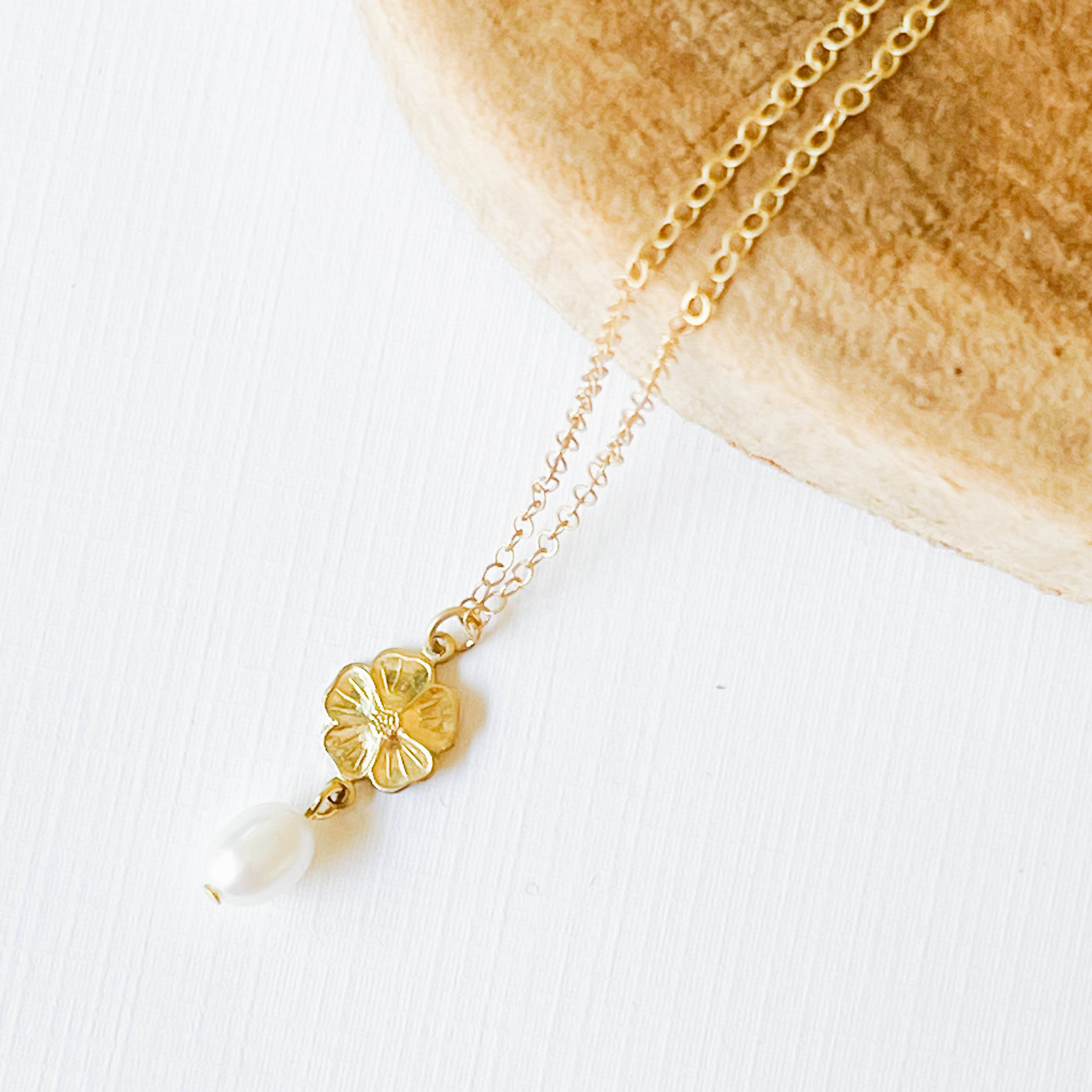 Nest Pretty Things - Gold Flower and Pearl necklace